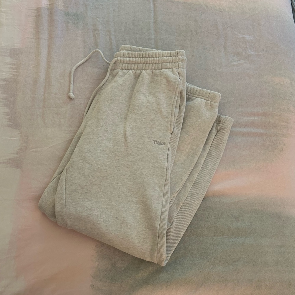 Heather grey aritzia sweatpants